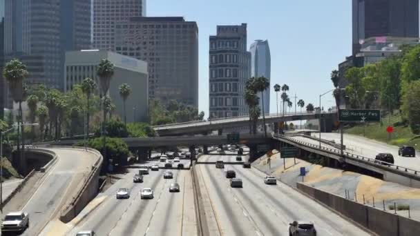 Verkeer in Downtown Los Angeles Californië — Stockvideo