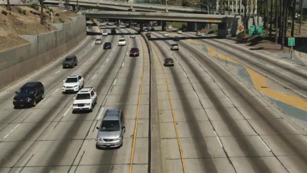 Verkeer in Downtown Los Angeles Californië — Stockvideo