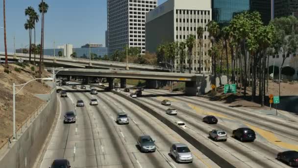 Verkeer in Downtown Los Angeles Californië — Stockvideo