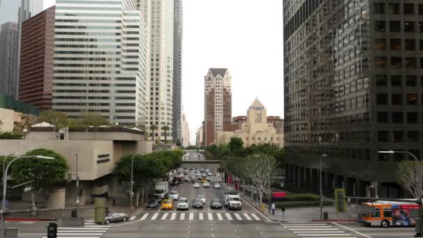 Verkeer in Downtown Los Angeles Californië — Stockvideo