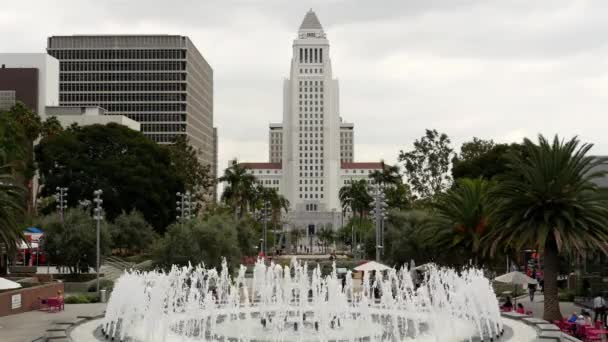 ロサンゼルス市庁舎と噴水 — ストック動画