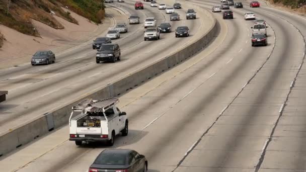 Traffic on Busy Freeway in Downtown — Stock Video