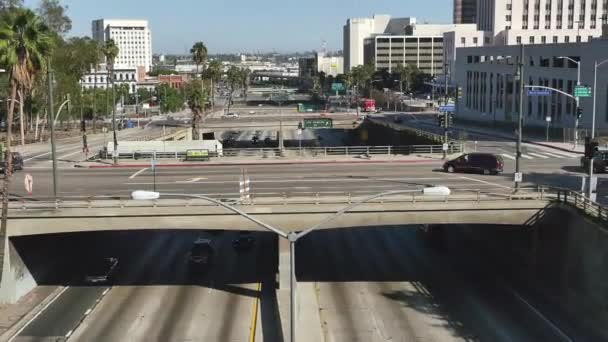 Time Lapse del traffico sulle strade trafficate del centro città — Video Stock