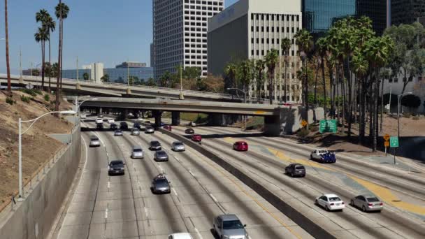 Verkeer in Downtown Los Angeles Californië — Stockvideo