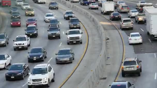 Vista de Tráfego na Auto-estrada Ocupada — Vídeo de Stock