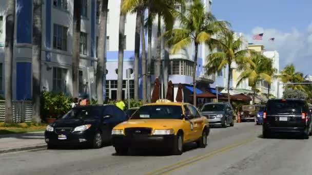 Verkehr auf Ozeanfahrt miami beach — Stockvideo