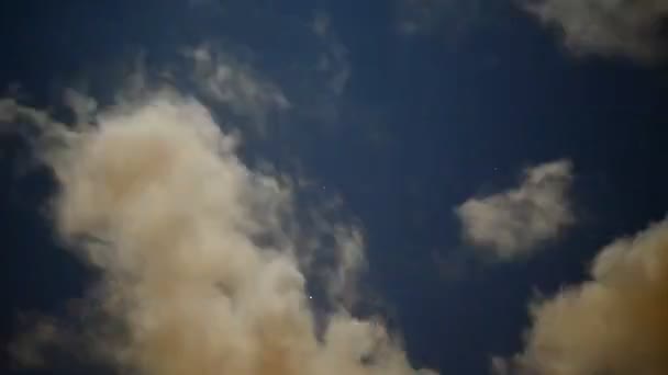 Nubes escénicas por la noche — Vídeo de stock