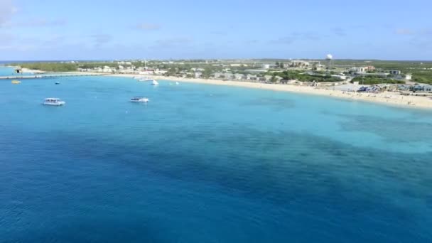 Grand Turk Island Beach-hajó — Stock videók