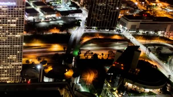 Огляд центру міста вночі — стокове відео