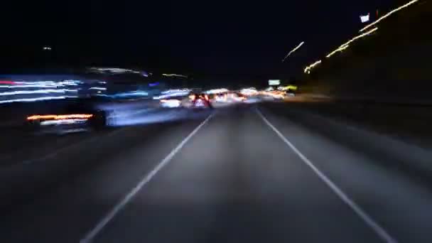 Nächtliches Autofahren in Los Angeles — Stockvideo