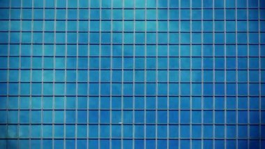 Bulutlar Pencereleri Yansıtır