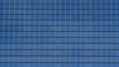 Bulutlar Pencereleri Yansıtır