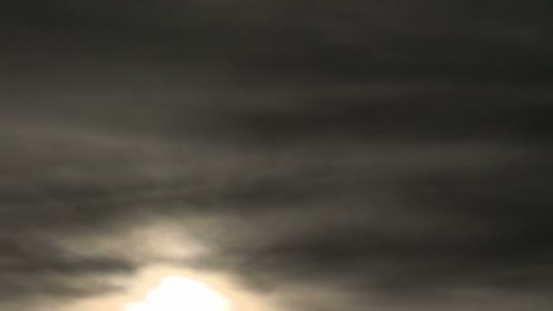 Soleil à travers les nuages 