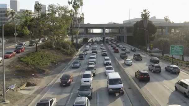 Autobahnverkehr in Los Angeles — Stockvideo