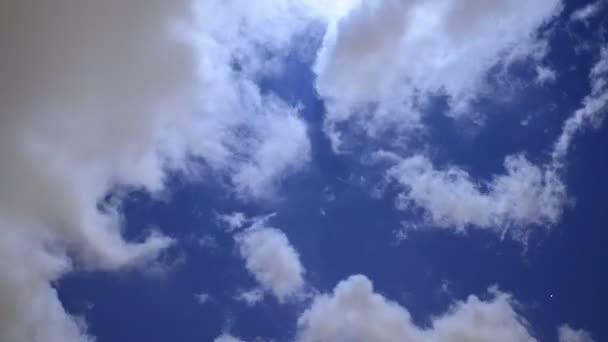 Nubes escénicas por la noche — Vídeo de stock