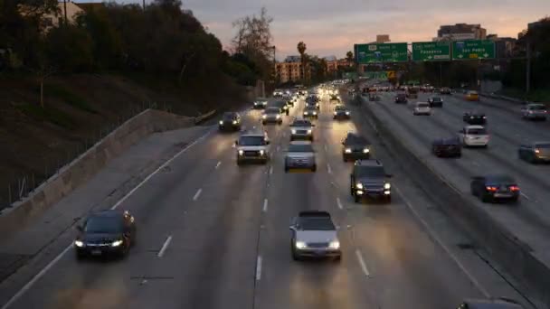 Freeway trafik i los angeles — Stockvideo