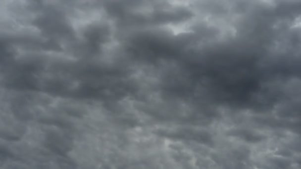 Nuages scéniques pendant la journée 