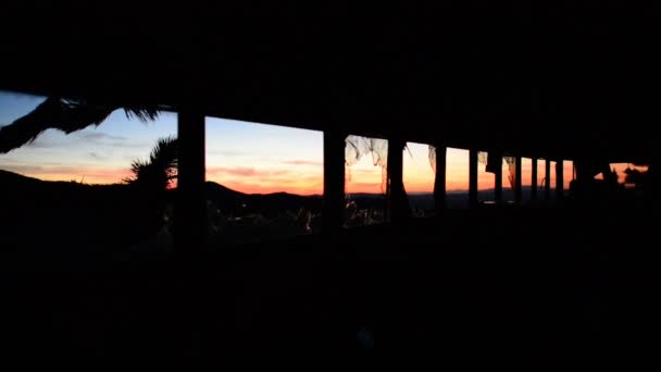 Abandonar ônibus no deserto — Vídeo de Stock