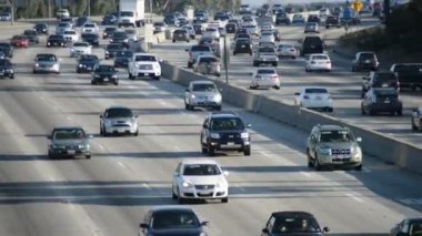 Los Angeles'ta meşgul karayolunda trafik