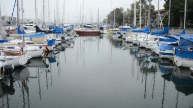 Marinada yelkenli ve yatlar