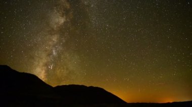 Yıldızın Meteor yağmuru Mojave Ulusal Parkı'nda