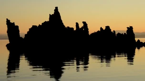 Malebné Mono Lake Kalifornie v Sunrise — Stock video