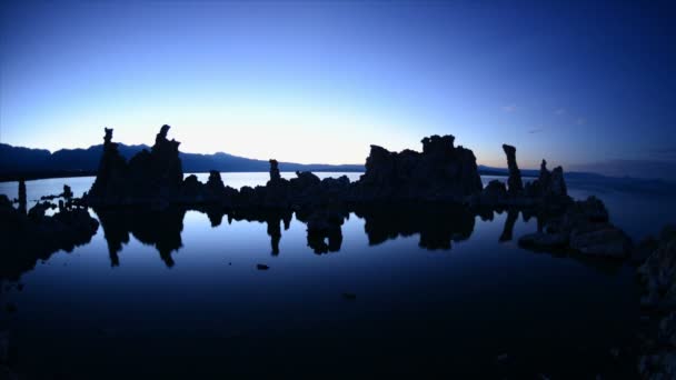 Malerischer Mono Lake Kalifornien bei Sonnenuntergang — Stockvideo