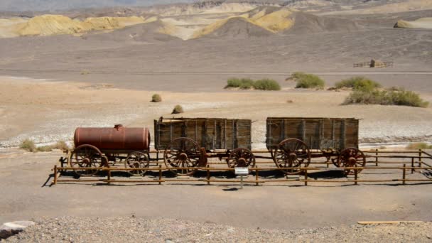 Old tanker trailer with wagons — Stock Video