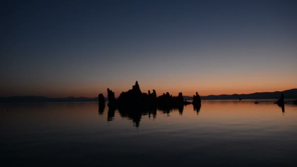 Natursköna Mono Lake Kalifornien på Sunrise — Stockvideo