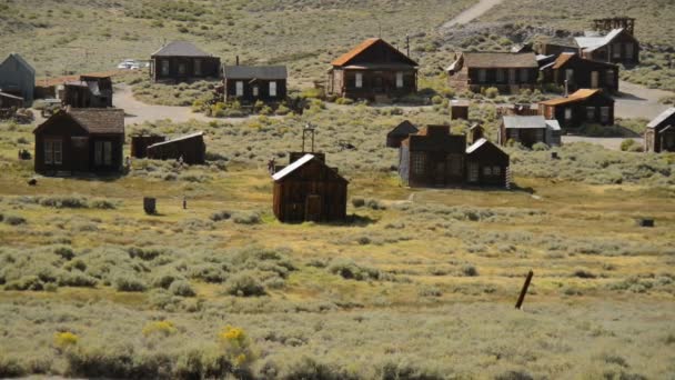 Petite ville fantôme sur les collines — Video