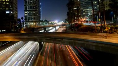 Downtown Los Angeles'ta geceleri trafik