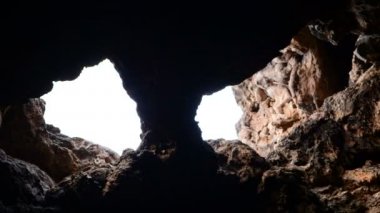 Lav tüp mağara