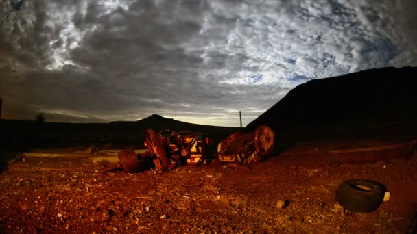Время заброшенных шахт по ночам — стоковое видео