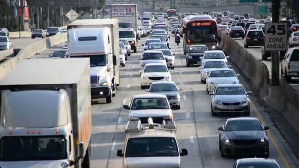 다운 타운 로스 앤젤레스에서 주간 교통 체증 — 비디오