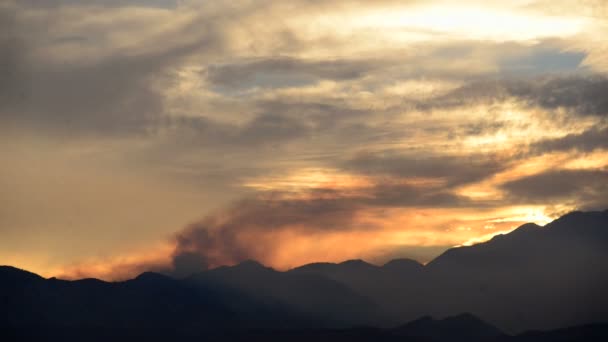 Mountains under cloudy sunset sky — Stock Video