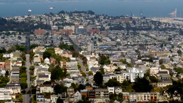 Wolk schaduwen voorbij San Francisco Skyline — Stockvideo