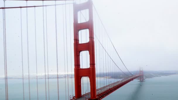 Golden Gate Bridge kryté v mlze — Stock video