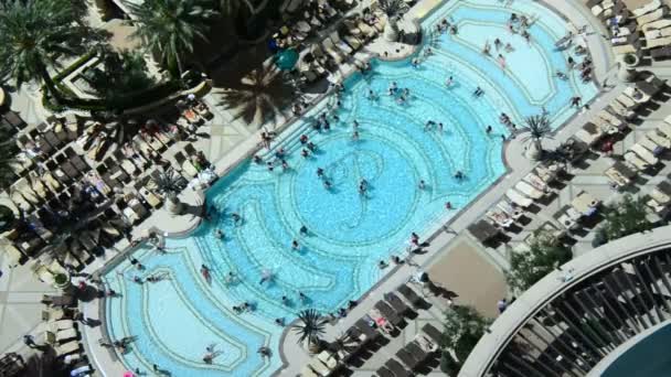 Біля басейну готелю в Лас-Вегасі — стокове відео