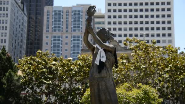 Estátua de Bronze no Parque Cultural Japonês — Vídeo de Stock