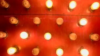 Las Vegas Strip üzerinde yanıp sönen ışıklar