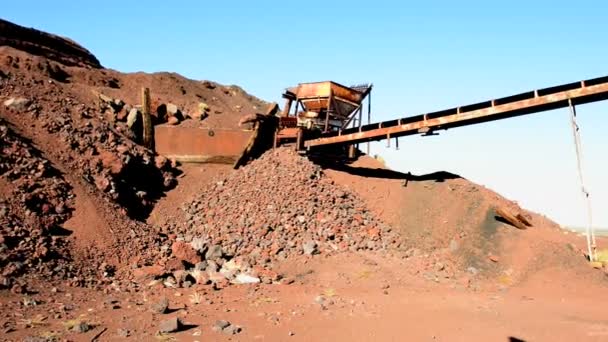 Pan de Abandonar la Mina durante el Día — Vídeo de stock