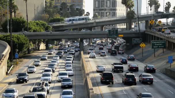Погляд на трафіку в центрі Лос-Анджелеса — стокове відео