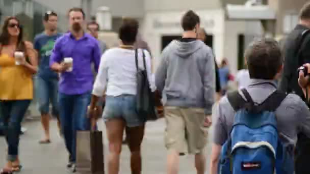 Upptagen trångt Metropolitan trottoaren — Stockvideo