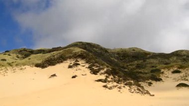 Kum Dune Üzerinden Geçen Bulutlar