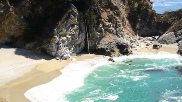 Zeitraffer von mcway falls beach — Stockvideo