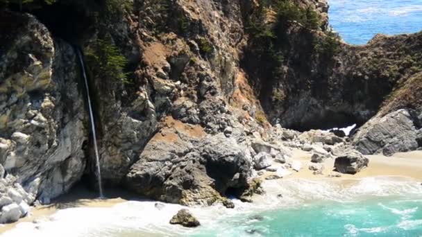 Mcway Falls Beach — Stockvideo