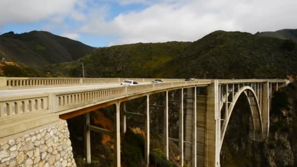 Μπίξμπι Creek γέφυρα, Big Sur Καλιφόρνια — Αρχείο Βίντεο