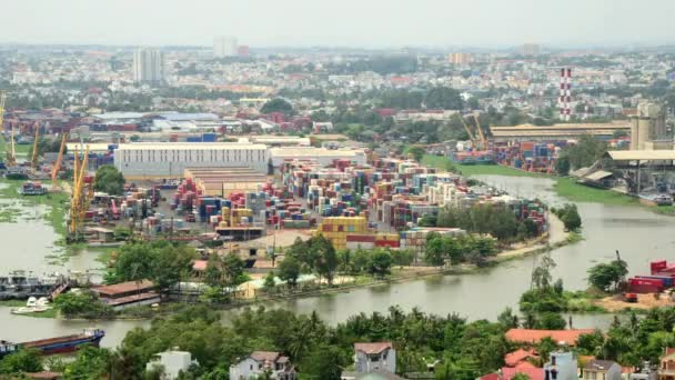 Geschäftiger Containerhafen in der Stadt Ho Chi Minh — Stockvideo