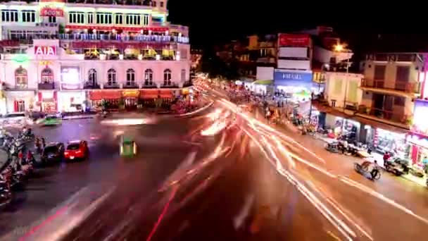 Verkeersplein at Night - Hoan Kiem Lake — Stockvideo