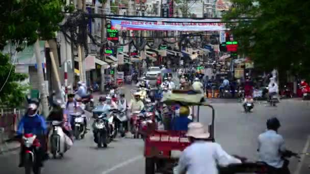 Trafik i livliga distriktet i Hcmc — Stockvideo